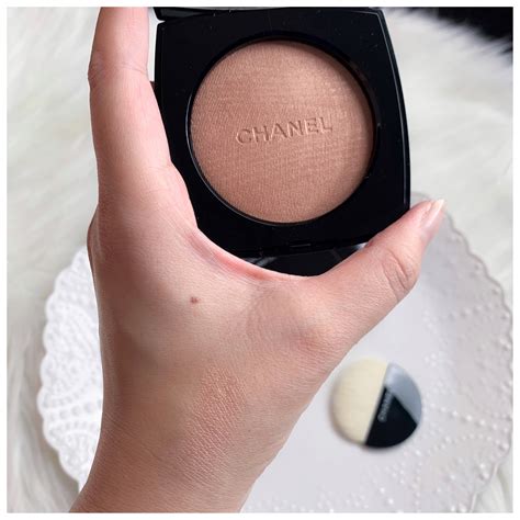 chanel lumiere sculptee|POUDRE LUMIÈRE Highlighting powder 10 .